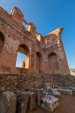 Bergama 'dan Kızıl Kilise Pergamon Şehir Harabeleri. Çeşitli açılardan çekilmiş fotoğraflar.
