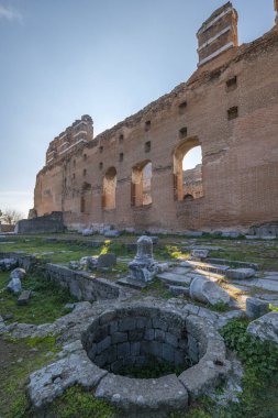 Bergama 'dan Kızıl Kilise Pergamon Şehir Harabeleri. Çeşitli açılardan çekilmiş fotoğraflar.