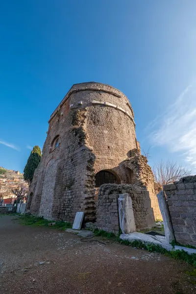 Bergama 'dan Kızıl Kilise Pergamon Şehir Harabeleri. Çeşitli açılardan çekilmiş fotoğraflar.