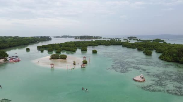Panenská Pláž Ostrově Pari Bílým Pískem Žádné Vlny Bezpečné Pro — Stock video