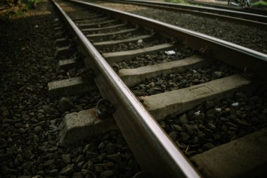 Bogor 'daki tren yolu çakıllı demirden yapılmıştır.