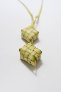 Bayram ketupası. Kurban bayramında genellikle evde servis edilen tipik Asya yemekleri..