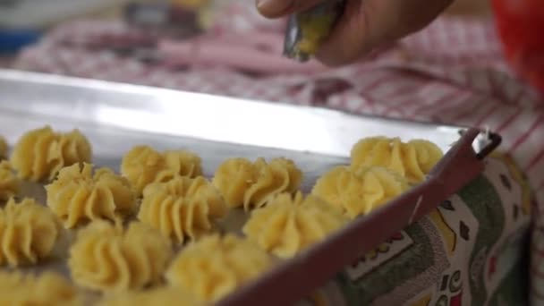 Semprit Kuchenteig Aus Butter Margarine Und Zucker Wird Einem Plastikbehälter — Stockvideo