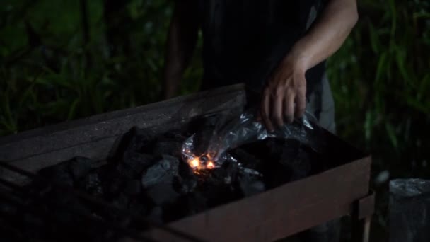 Polévky Dřevěného Uhlí Jsou Zapálené Grilování Masa — Stock video