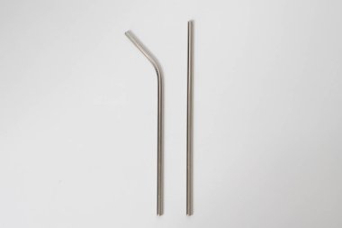 Bu paslanmaz çelik pipet güçlü ve tekrar kullanılabilir.