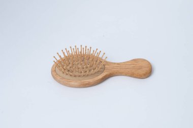 Bu tutamaklı tarak genellikle kadınlar tarafından kullanılan bir taraktır..