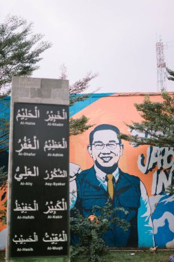 Bogor, 20 Temmuz 2024. Bogor 'daki Büyük Cami' nin avlusu, geniş ve huzurlu ortamını yansıtıyor ve ibadet ediyor.