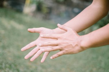 Hassas, detaylara ve doğruluğa dikkat eden, teknik, zanaat ve teftiş ile ilgili projeler için mükemmel bir el..