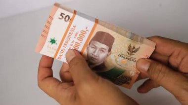 Endonezya Rupiah, Mali İşlem ve Para Takası