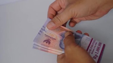 Endonezya Rupiah Banknotları Sayımı, Mali İşlem Ayrıntıları