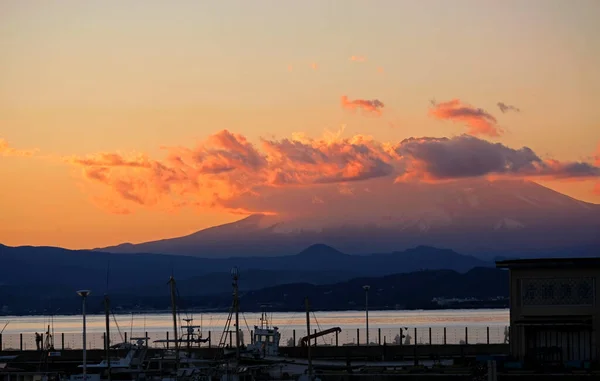 Zachodzące Słońce Barwiące Niebo Nad Enoshima Japonia — Zdjęcie stockowe