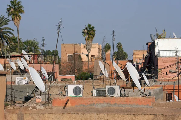 Satellitenschüsseln Auf Den Dächern Von Gebäuden Marrakesch Marokko — Stockfoto