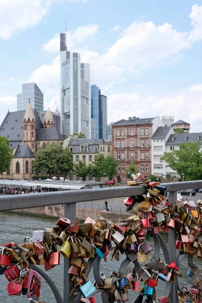 Frankfurt Main Juni 2019 Liebesschlösser Zieren Eine Brücke Frankfurt Mit — Stockfoto