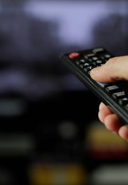 Uzaktan kumanda ve ekran - en sevilen TV dizisini izleme çılgınlığı
