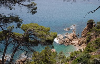 İspanya 'nın Lloret de Mar yakınlarındaki Costa Brava kıyı şeridi boyunca güzel bir manzara.