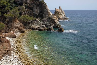 İspanya 'nın Lloret de Mar yakınlarındaki Costa Brava kıyı şeridi boyunca güzel bir manzara.