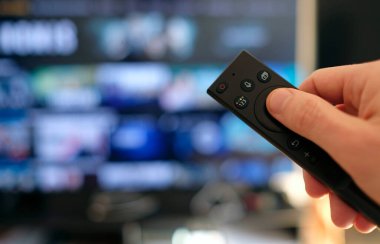 Uzaktan kumanda ve ekran - en sevilen TV dizisini izleme çılgınlığı