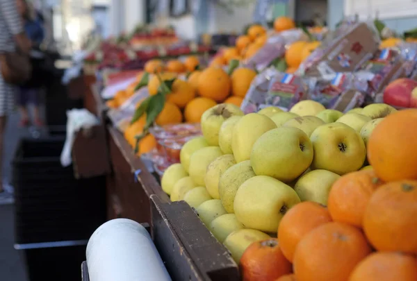 Fruitsectie Van Beroemde Groene Bazaar Almaty Kazachstan — Stockfoto
