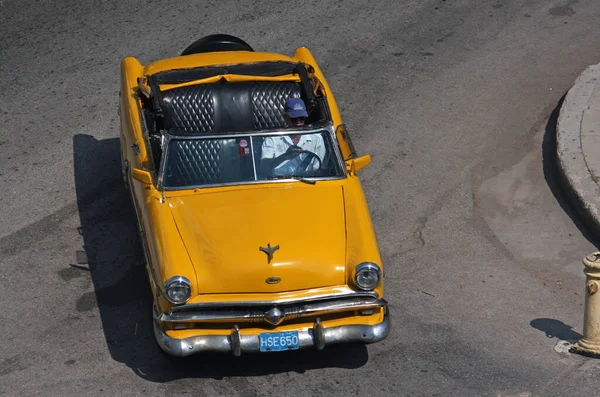Havana Cuba June 2019 Aerial View Yellow Classic Car Turning — Stock Photo, Image