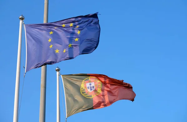 Portugalská Národní Vlajka Vlajka Evropské Unie Vlající Větru — Stock fotografie