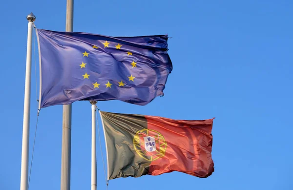 Bandera Nacional Portuguesa Bandera Unión Europea Ondeando Viento — Foto de Stock