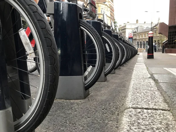 Londres Reino Unido Septiembre 2018 Una Fila Bicicletas Alquiler Esperando —  Fotos de Stock