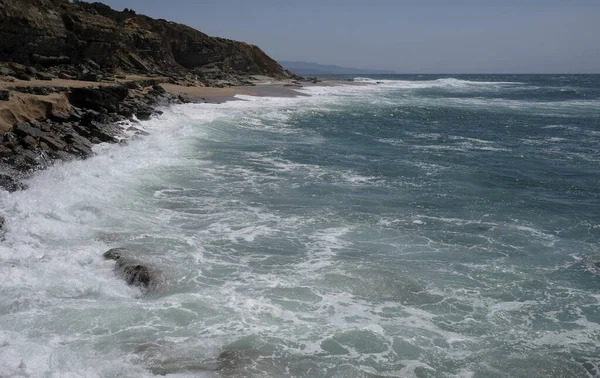 Κύματα Που Φτάνουν Στις Ακτές Της Ericeira Πορτογαλία — Φωτογραφία Αρχείου