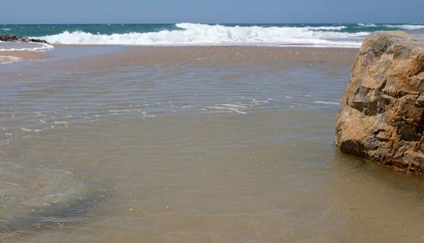 Κύματα Που Φτάνουν Στις Ακτές Της Ericeira Πορτογαλία — Φωτογραφία Αρχείου