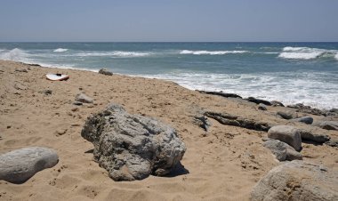 Ericeira, Portekiz yakınlarındaki boş plaj.