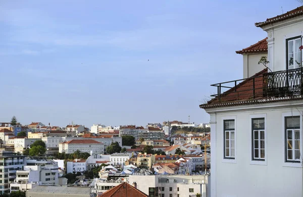Κτίρια Και Στέγες Στη Λισαβόνα Τις Απογευματινές Ώρες — Φωτογραφία Αρχείου