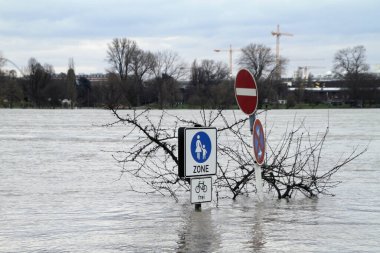 Şiddetli hava - Almanya, Köln 'de yaya bölgesini su bastı