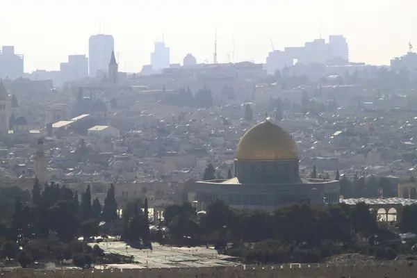 Blick Über Die Dächer Jerusalems Mit Der Berühmten Goldenen Kuppel — Stockfoto