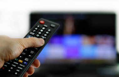 Uzaktan kumanda ve ekran - en sevilen TV dizisini izleme çılgınlığı