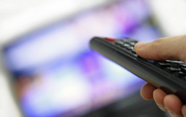 Uzaktan kumanda ve ekran - en sevilen TV dizisini izleme çılgınlığı