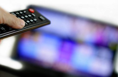 Uzaktan kumanda ve ekran - en sevilen TV dizisini izleme çılgınlığı