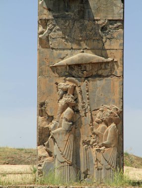 İran, Persepolis yakınlarında oyulmuş bir anıt