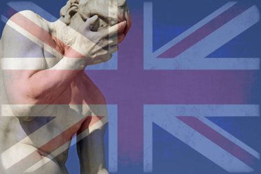 Facepalm ve Brexit - Kafası elinde bir heykelin üzerinde Union Jack