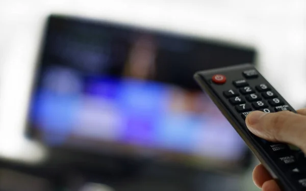 Uzaktan kumanda ve ekran - en sevilen TV dizisini izleme çılgınlığı