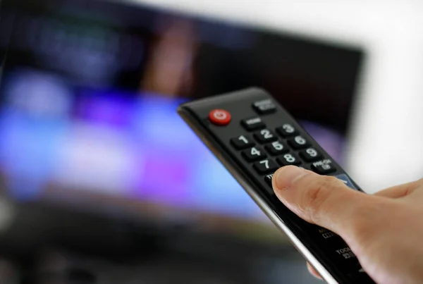 Uzaktan kumanda ve ekran - en sevilen TV dizisini izleme çılgınlığı