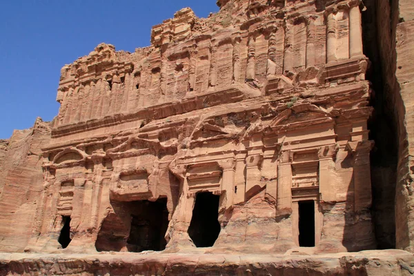 Edificio Monumental Tallado Roca Antigua Ciudad Jordana Petra —  Fotos de Stock
