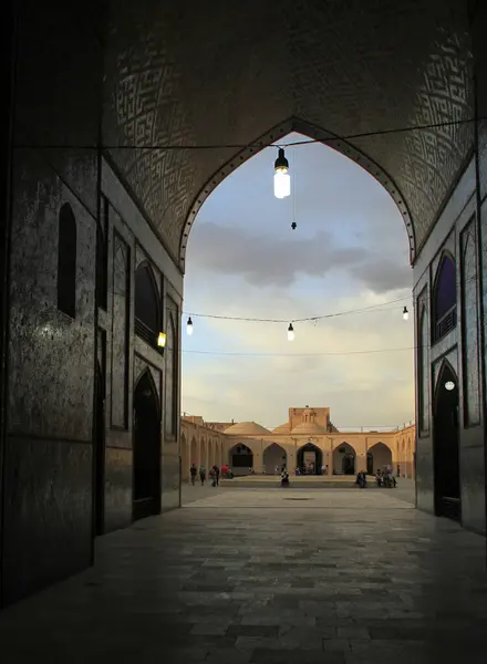 Μπαίνοντας Στο Τζαμί Jameh Στο Γιαζντ Του Ιράν — Φωτογραφία Αρχείου
