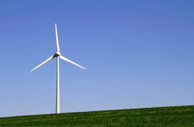 Sürdürülebilir enerji - bir alanda rüzgar türbini