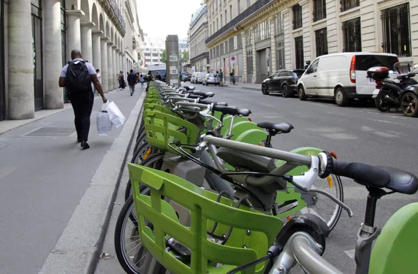 Σειρά Από Ποδήλατα Ενοικίασης Στο Παρίσι Γαλλία — Φωτογραφία Αρχείου