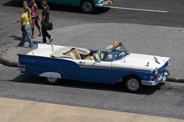 Havana Cuba July 2019 Classic Car Turned Taxi Pulls Center — Stock Photo, Image