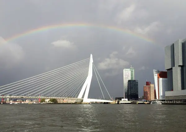 Rotterdam Nizozemsko Října 2019 Velká Duha Rozprostírá Nad Městem Rotterdam — Stock fotografie