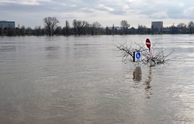 Şiddetli hava - Almanya, Köln 'de yaya bölgesini su bastı