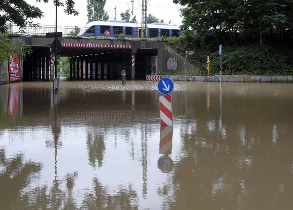 Dusseldorf Alemanha Julho 2021 Tempo Extremo Rua Inundada Dusseldorf Alemanha — Fotografia de Stock