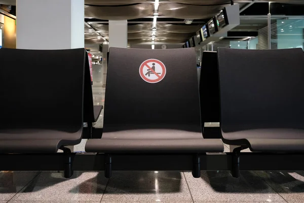 Distanciamento Social Terminal Aeroporto Assentos Vazios Portão — Fotografia de Stock
