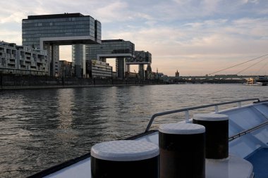 Almanya, Köln yakınlarındaki Ren nehrinden güzel bir manzara.