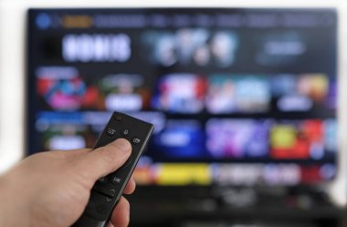 Uzaktan kumanda: TV şovu izlerken alem yapmak